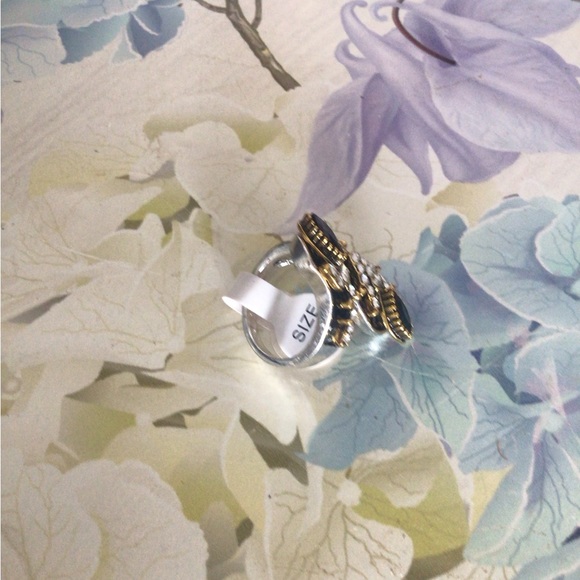 Beautiful silver/black ring surrounded by gorgeous diamond stone choos your size - Picture 4 of 9